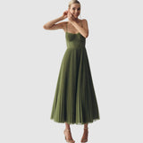 Adéla - Elegância moderna com costas nuas