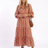Amara | Vestido Midi Plissado com Estampa Geométrica em V