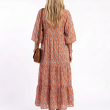 Amara | Vestido Midi em Camadas com Estampado Geométrico e Decote em V