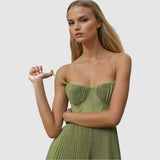 Adéla - Elegância moderna com costas nuas