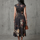 Bea - Vestido Midi Plissado com Gola Alta e Corte Floral