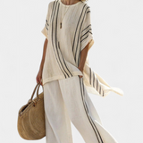Raffaella – blusa bege elegante e calças às riscas pretas