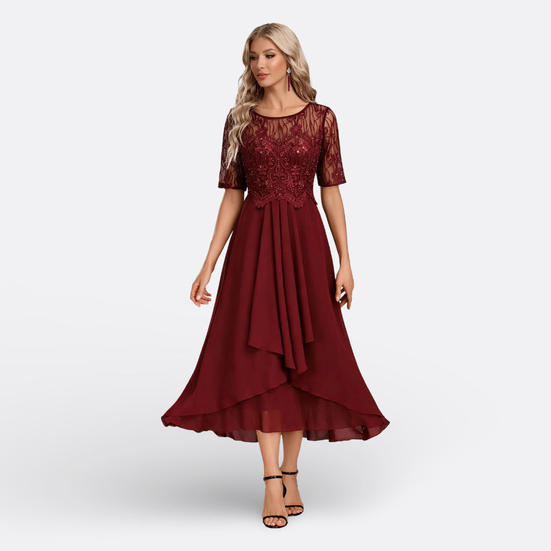 Mariana - Vestido de Renda com Manga Curta