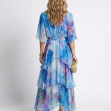 Calista | Vestido Maxi com Decote em V e Cintura Amarrada em Camadas Transparentes