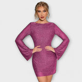 Vestido sem costas com lantejoulas e mangas longas