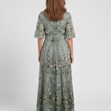 Evadne | Vestido Maxi Floral com Decote em V e Mangas Curtas