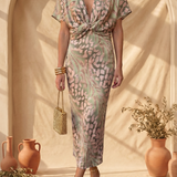 Antonella | Vestido elegante em tecido leve e fluido