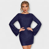 Vestido sem costas com lantejoulas e mangas longas