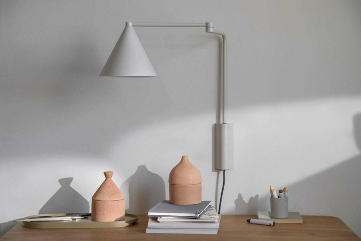 Más | Væglampe i Mat Grå