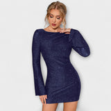 Vestido sem costas com lantejoulas e mangas longas