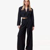 Blazer Cropped com Decote em V Preto